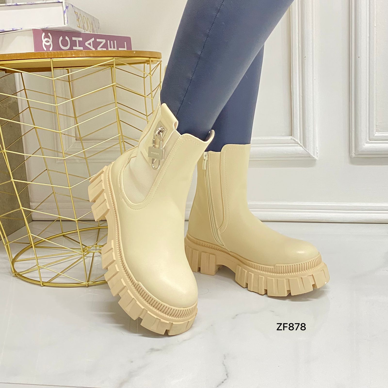 Botin beige aplique plateado suela 5cm DH78-1 C-38